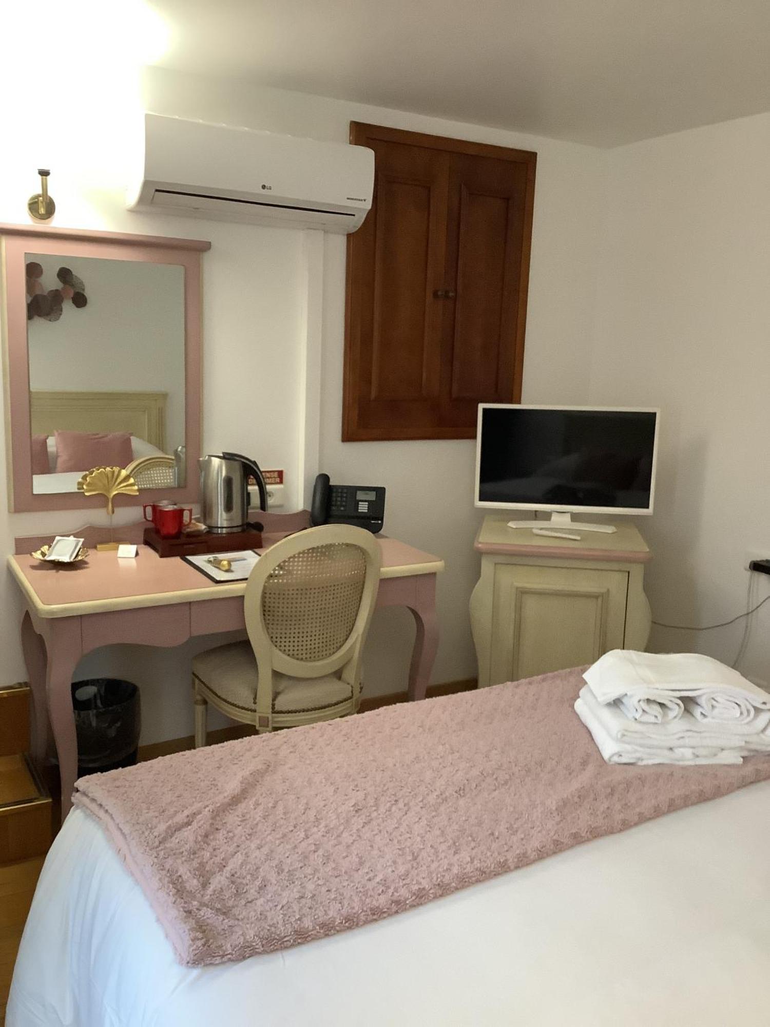 Logis Le Marronnier Hotel Buffon Phòng bức ảnh